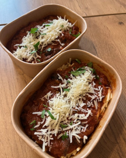 Pâtes sans gluten puttanesca tomates, olives noires,  câpres, pecorino