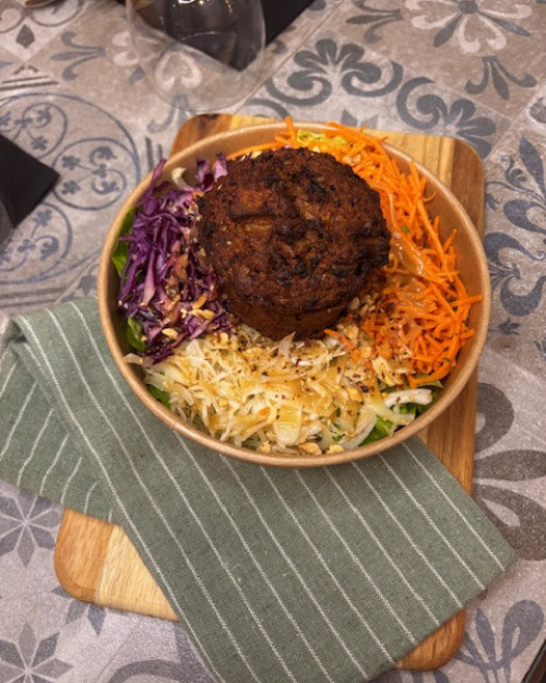 Bowl crudités et MUFFIN (gluten) tomates séchées et olives 