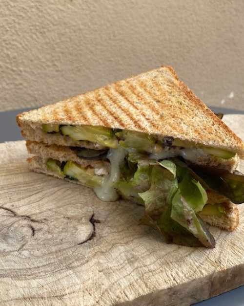 Toasti Aubergines, pesto , chevre